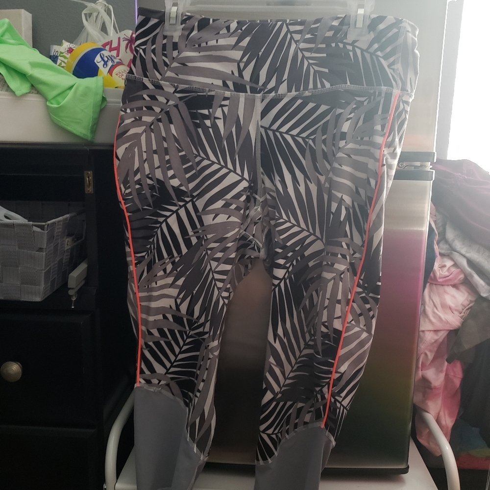 Old navy actice capri